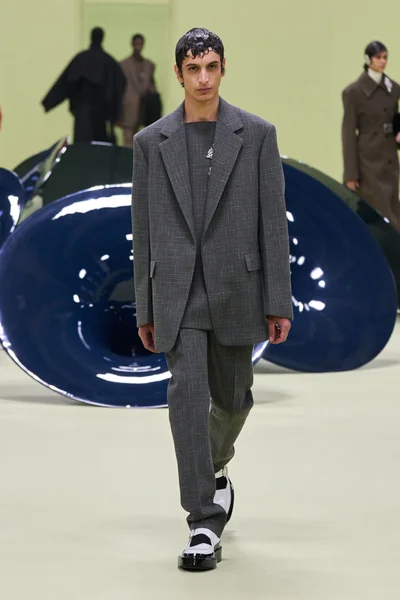 Look 19